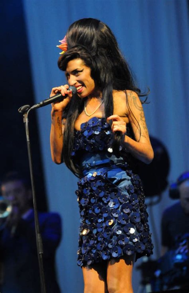 A Comprehensive Look at Amy Winehouse Photos: Capturing the Iconic Moments