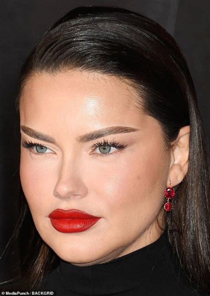 Adriana Lima Yellow Top Incident: A Deep Dive into the Controversy
