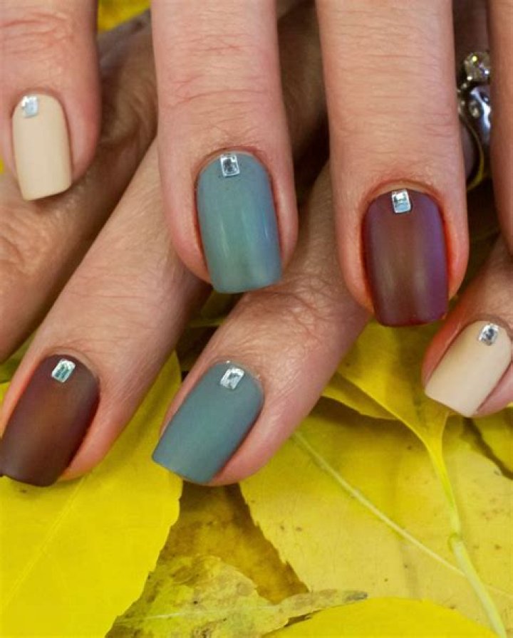 Autumn's Hues: Vibrant Fall Color Nail Colors