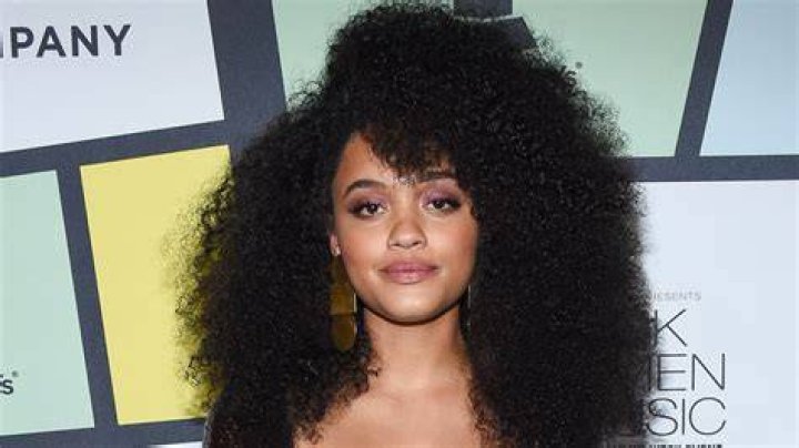 Big Forehead Curly Hair: Embracing Your Unique Style