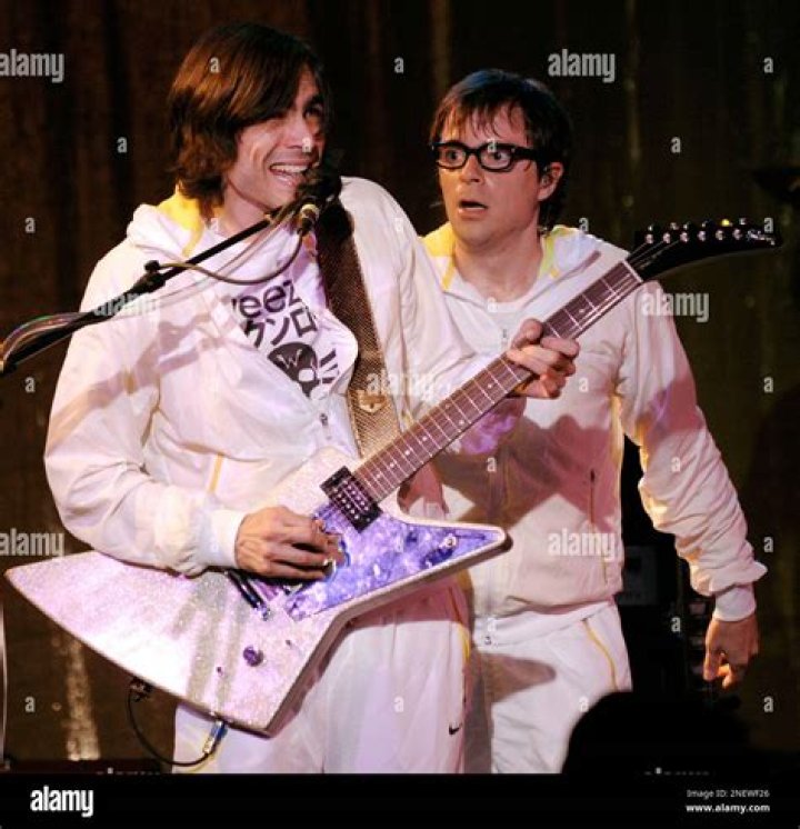 Brian Bell Net Worth: Exploring the Wealth of the Weezer Guitarist