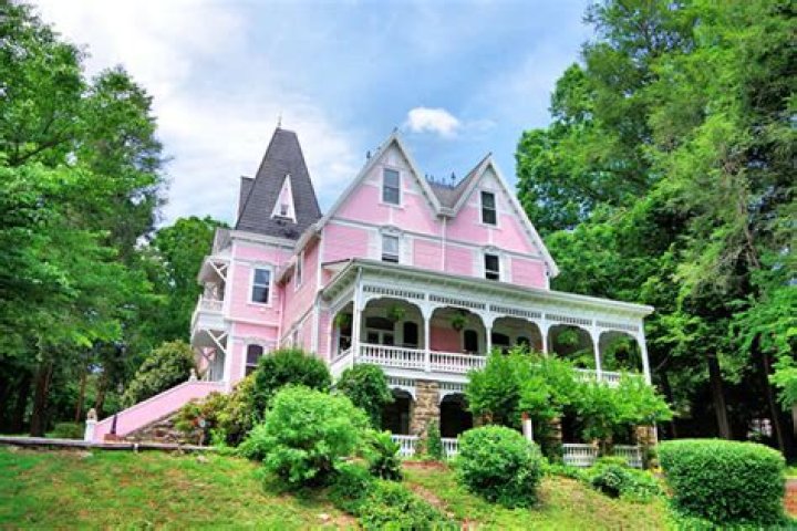 Cedar Crest Inn: A Hidden Gem in North Carolina