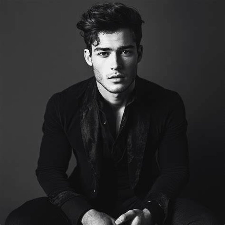Chico Lachowski: The Rise of a Fashion Icon