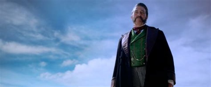 Ciar&aacute;n Hinds Height: Everything You Need to Know