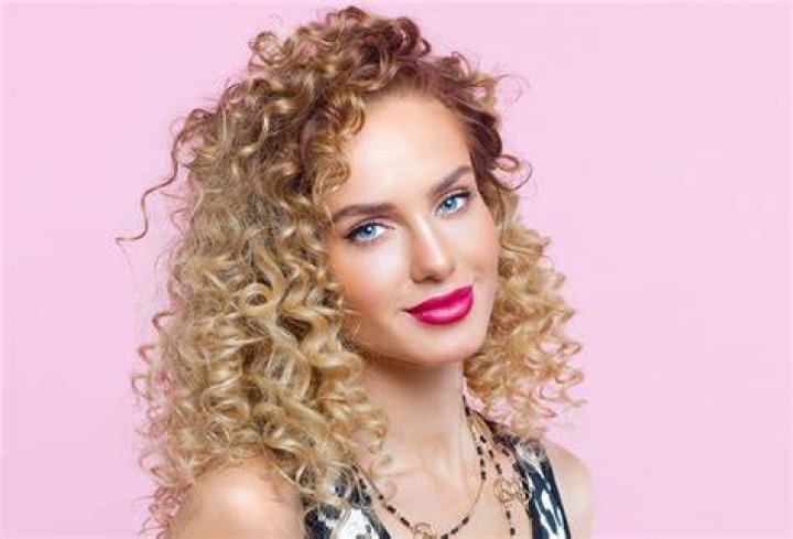 Curly Hair for Big Forehead: The Ultimate Guide to Flattering Hairstyles