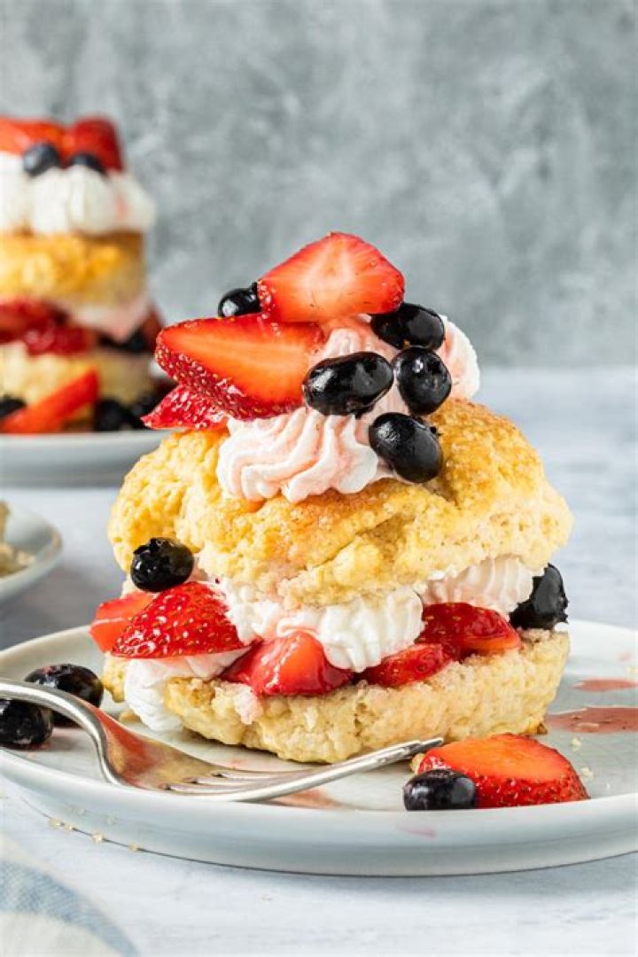 Delicious Blueberry Strawberry Shortcake: A Perfect Summer Dessert