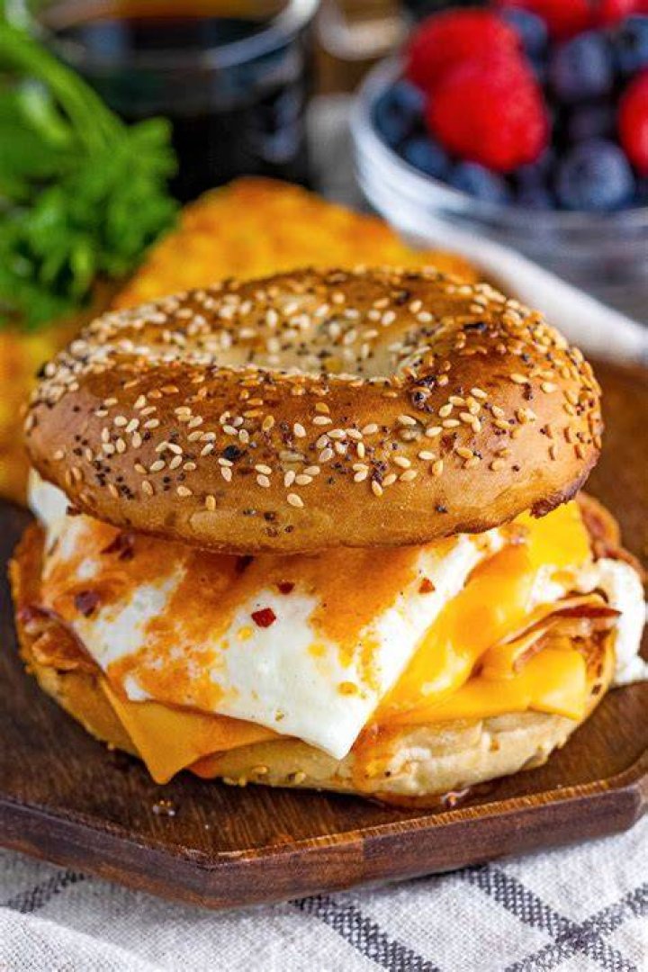Delicious Egg Cheese Bagel: A Perfect Breakfast Delight