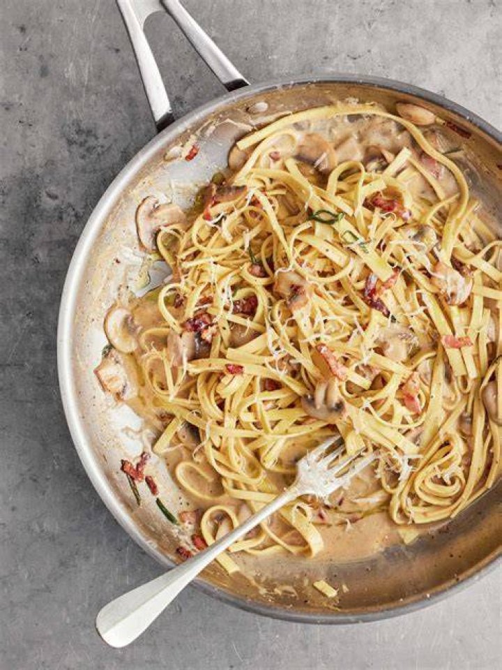 Deliciously Creamy Carbonara Noodles: A Culinary Delight