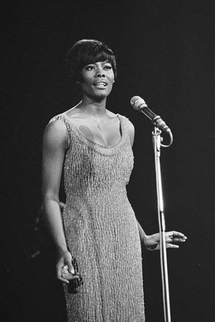 Dionne Warwick Height: The Fascinating Details About the Iconic Singer