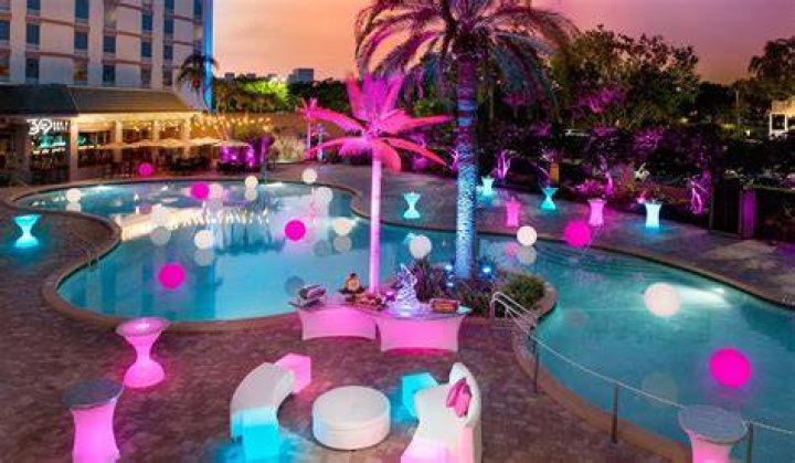 Discover the Elegance of Rosen Plaza Hotel