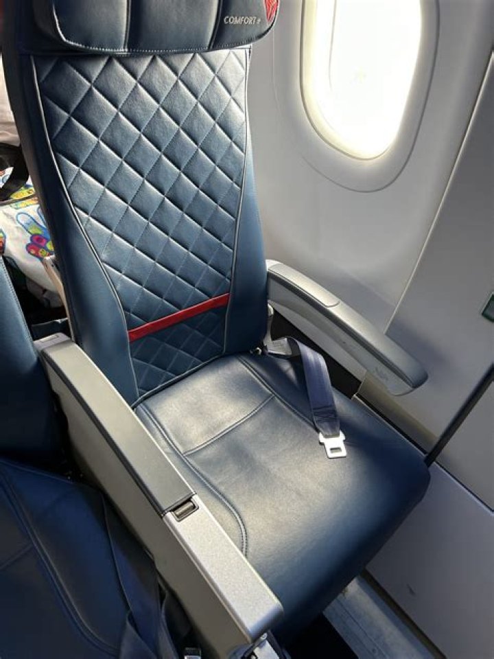 Discovering the Comfort of a Seat by Window A321