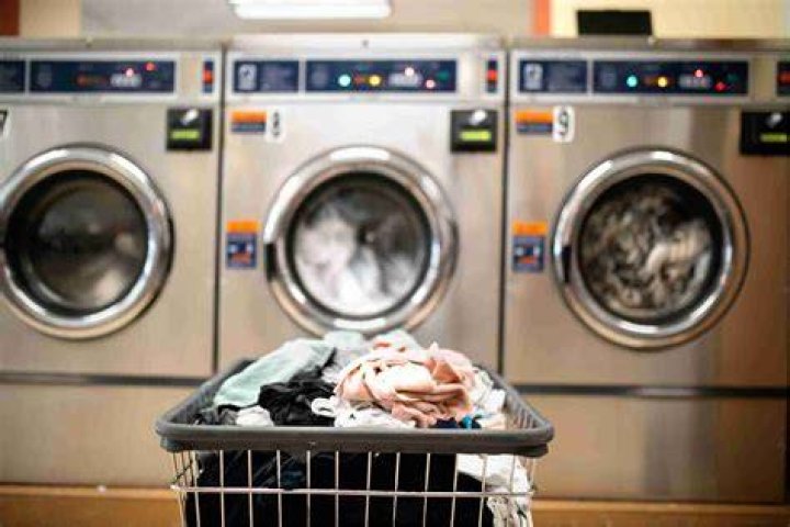 Discovering the Convenience of a 24 Hr Laundromat