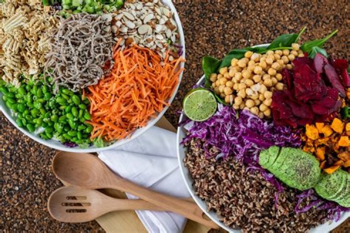 Discovering the Freshness of 7 Greens Detroit Salad Co.