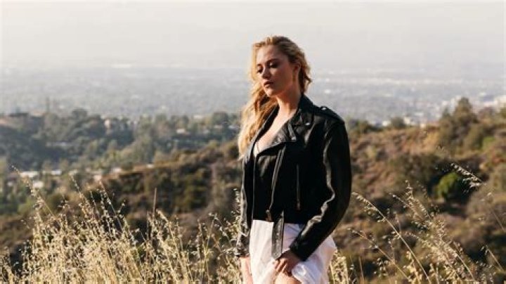 Discovering the Talented Maika Monroe: A Rising Star in Hollywood