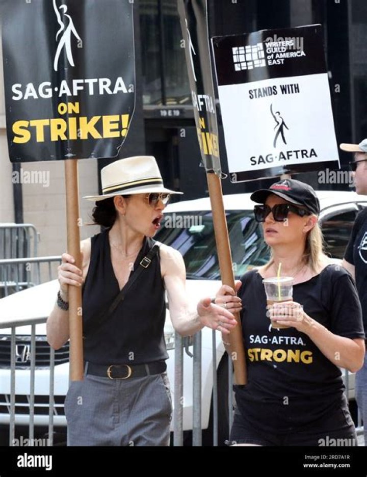Does Julianna Margulies Smoke? Unveiling the Truth Behind the Question