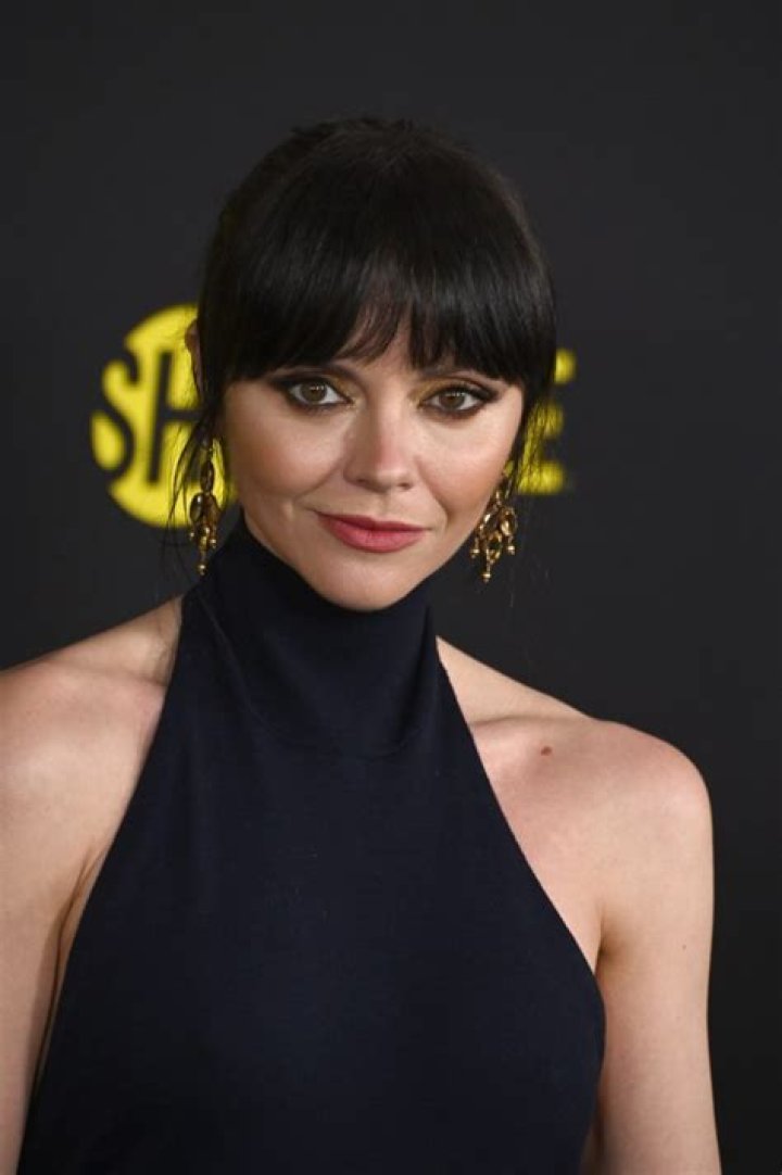 Enchanting Actresses with Black Hair and Blue Eyes: A Deep Dive