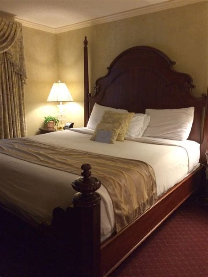 Experience the Charm of John Carver Inn: A Gateway to History and Comfort