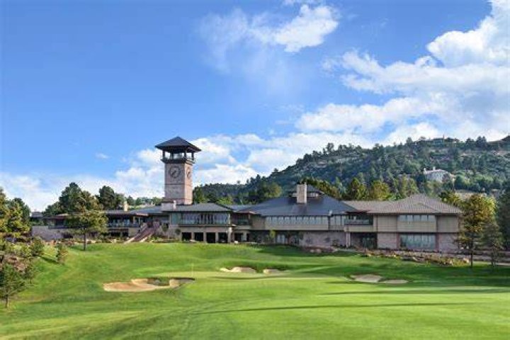 Exploring Castle Pines Golf Club: A Premier Golf Destination