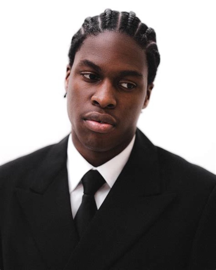 Exploring the Depth of Daniel Caesar Relationships: A Journey Through Music and Personal Life