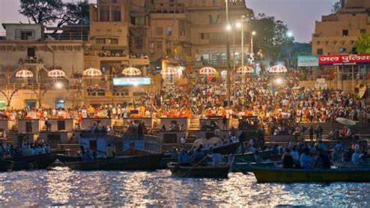 Exploring the Depths of "Aarti": A Cinematic Journey