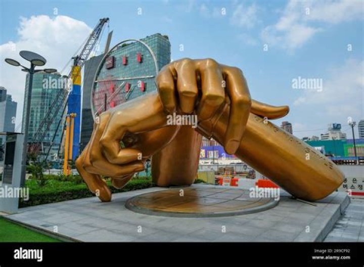 Exploring the Iconic Gangnam Style Statue: A Cultural Phenomenon