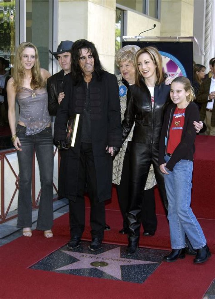 Exploring the Legacy of Alice Cooper: Does Alice Cooper Have a Son?