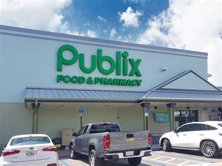 Exploring the Publix Super Market at Colonial Square Shopping Center