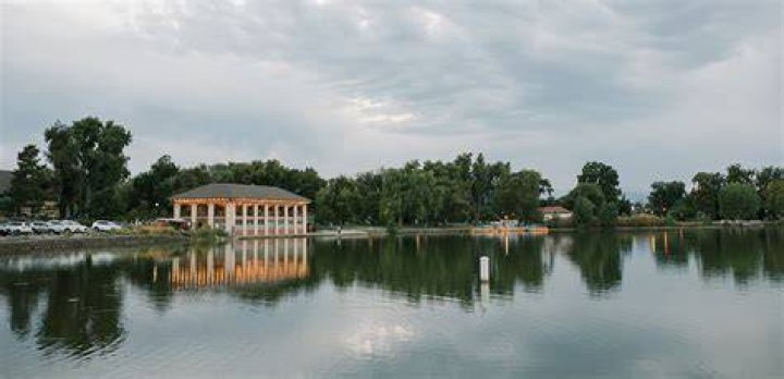 Exploring the Wash Park Boathouse: A Guide to Denver's Iconic Lakeside Retreat