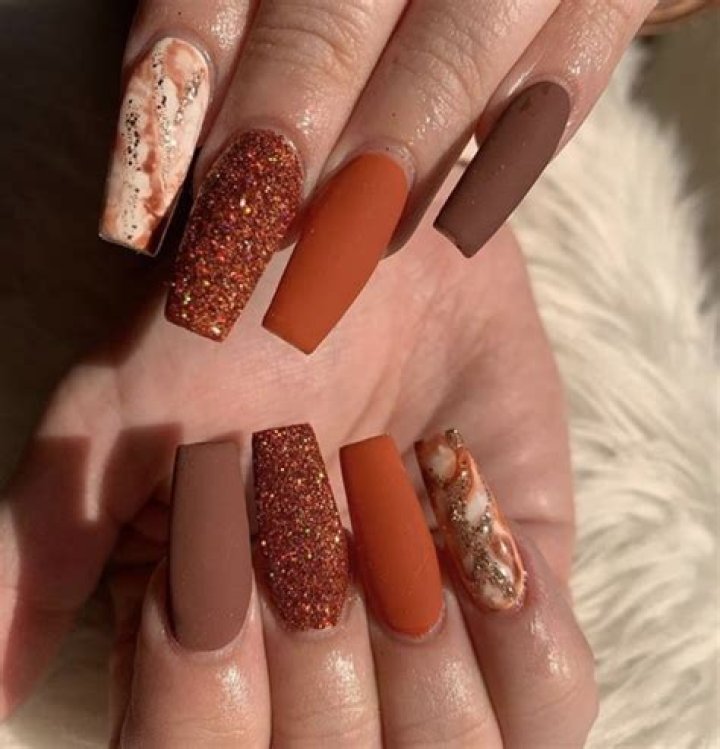 Fall Color Nail Colors: Embrace the Autumn Vibes