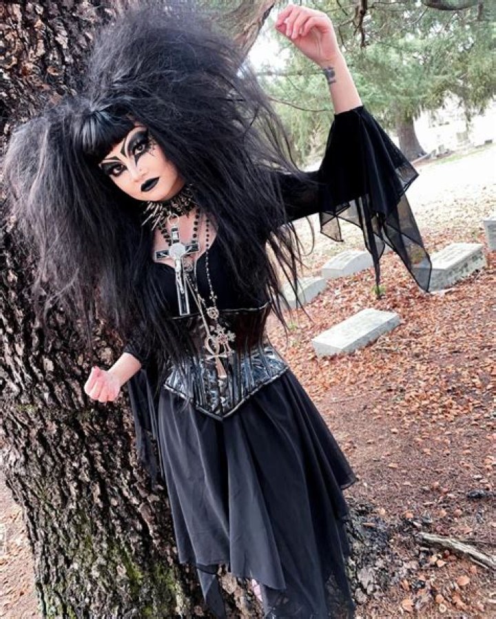 Gothic Glam: Unveiling the Best Hairstyles for Goths