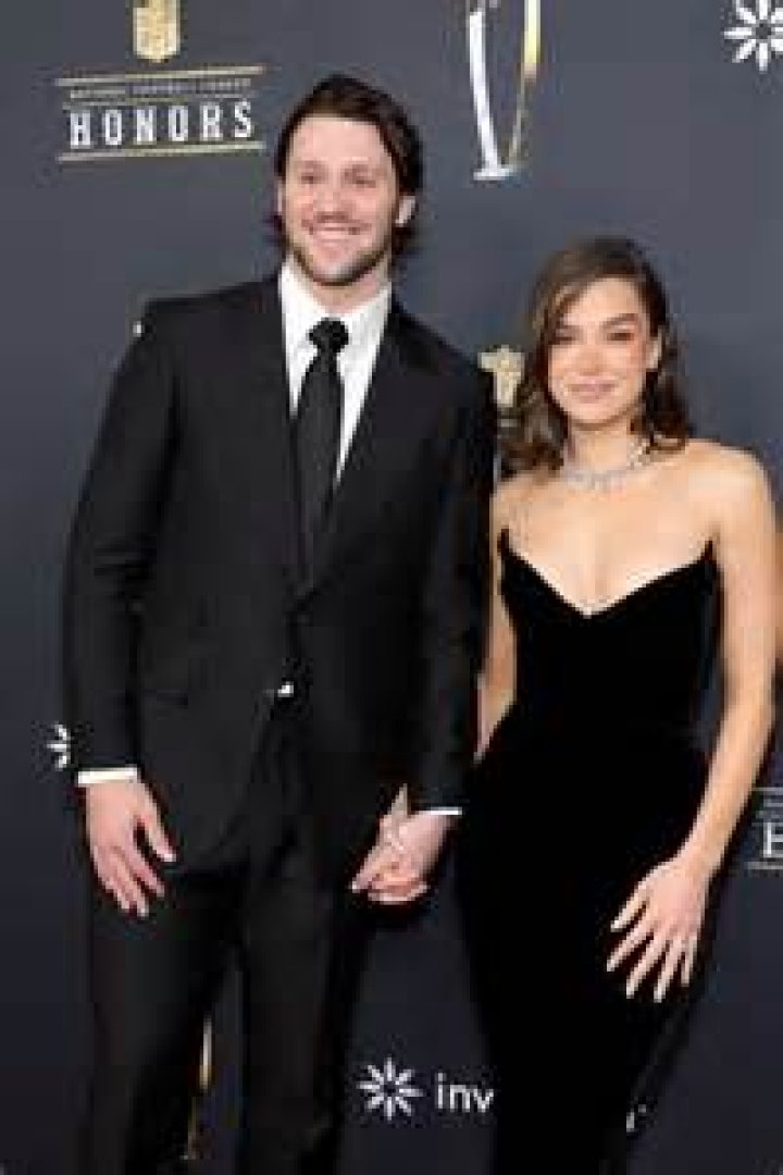 Hailee Steinfeld's Relationship Journey: Love, Heartbreak, and Growth