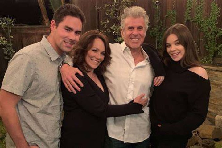 Hailee Steinfeld Parents: A Deep Dive into Her Family Background