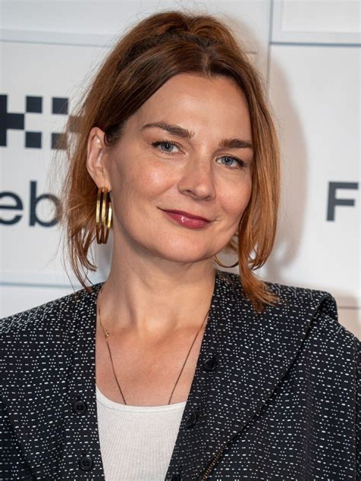 Heather Burns: A Talented Actress Shaping Her Own Path