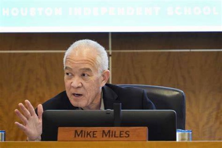 HISD Unveils New Regulation for Selecting Principals