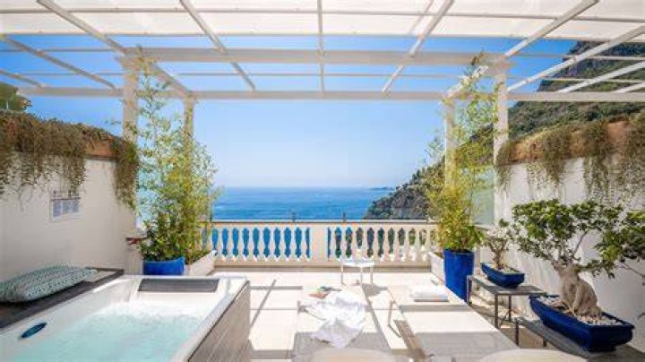 Hotel Villa Gabrisa Positano: A Luxurious Retreat on the Amalfi Coast
