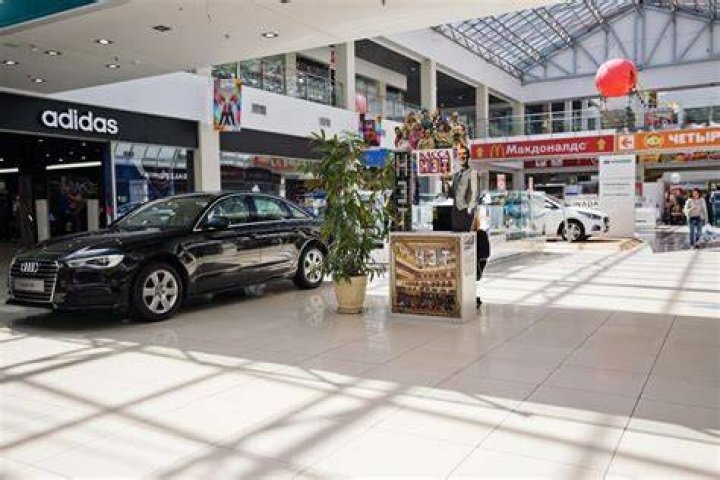 How Do They Get Cars into Shopping Centres?