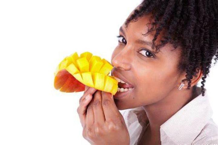 How Do You Eat a Mango: A Complete Guide to Enjoying This Delicious Fruit