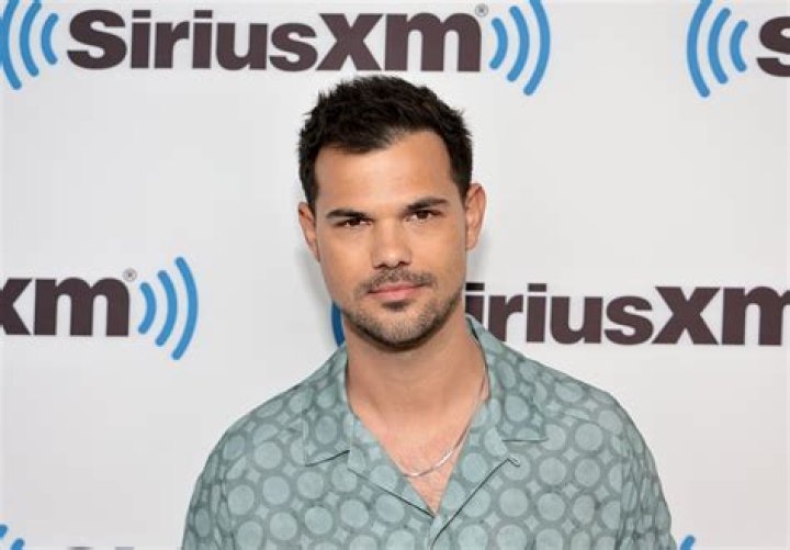 How Old Is Taylor Lautner? Discovering the Age and Life Journey of the Twilight Star