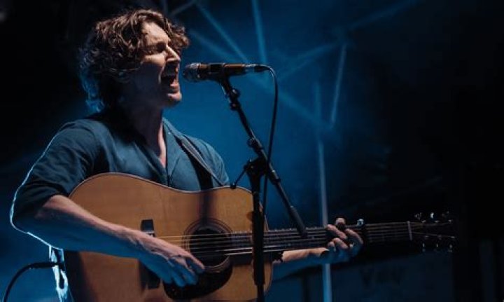 How Tall is Dean Lewis? Unveiling the Height of the Australian Singer-Songwriter