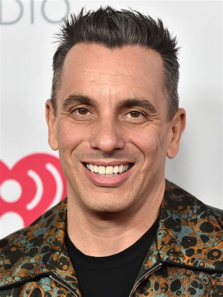 How Tall is Sebastian Maniscalco? The Height of the Famous Comedian
