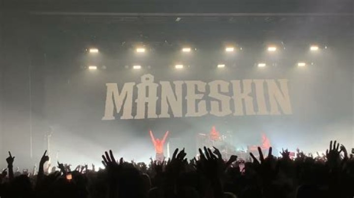 I Wanna Be Your Slave Live in Tokyo by Måneskin: A Captivating Performance