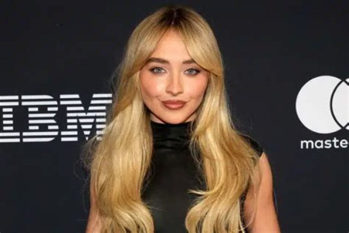 Insightful Details About Sabrina Carpenter's Height and Weight
