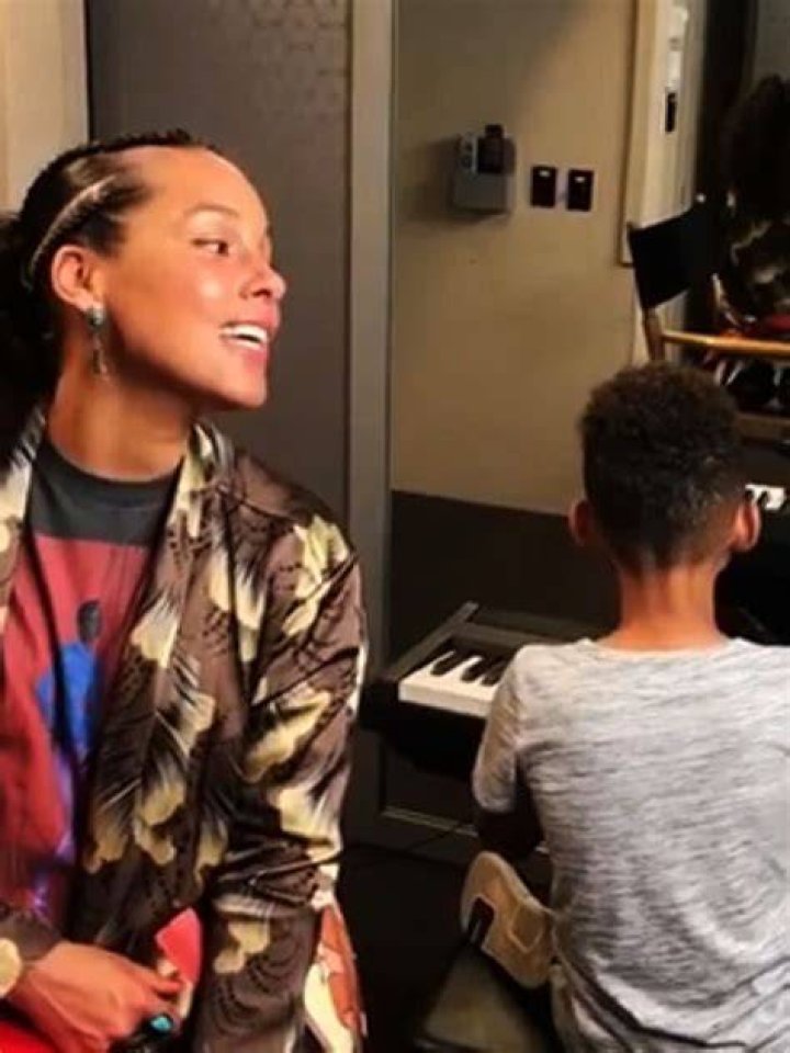 Inspiring Alicia Keys: Musical Prodigy and Humanitarian