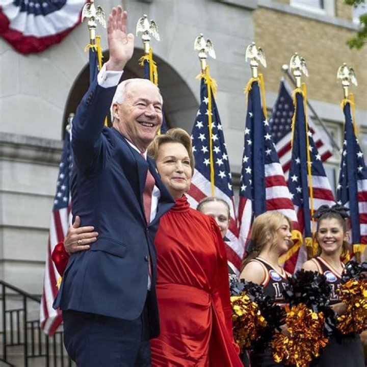 Is Susan Fayette Hutchinson Republican or Democrat?