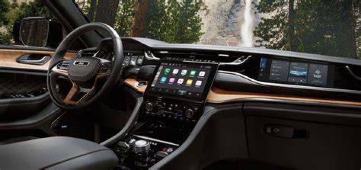 Jeep Grand Cherokee Built-In Game Console: Revolutionizing In-Car Entertainment
