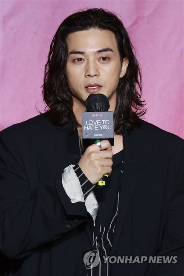 Kim Ji-Hoon: The Rising Star of South Korean Entertainment