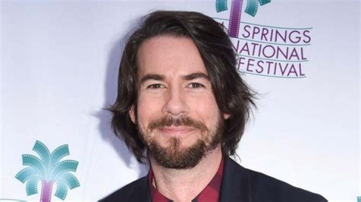 La Historia de Jerry Trainor y Su Novia: Una Mirada Detallada