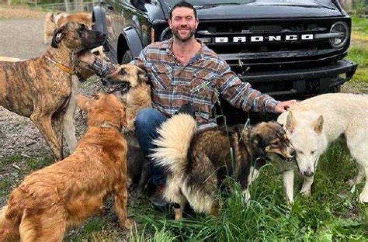 Lee Asher Relationships: A Deep Dive into His Personal Life