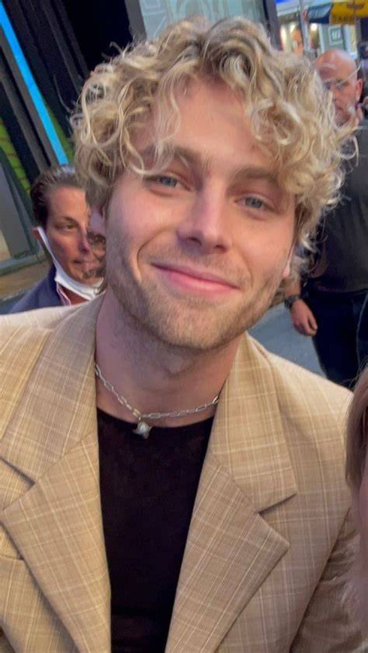 Luke Hemmings Net Worth: A Deep Dive into the Life and Wealth of the 5 Seconds of Summer Star