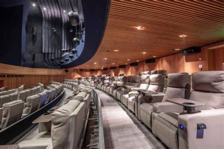 Luxmovie: The Future of Luxury Cinema Experiences